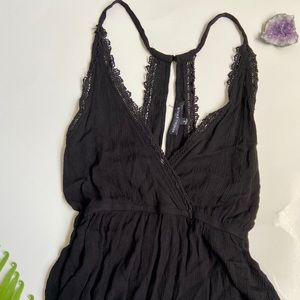 Kendall & Kylie v-neck boho crop top